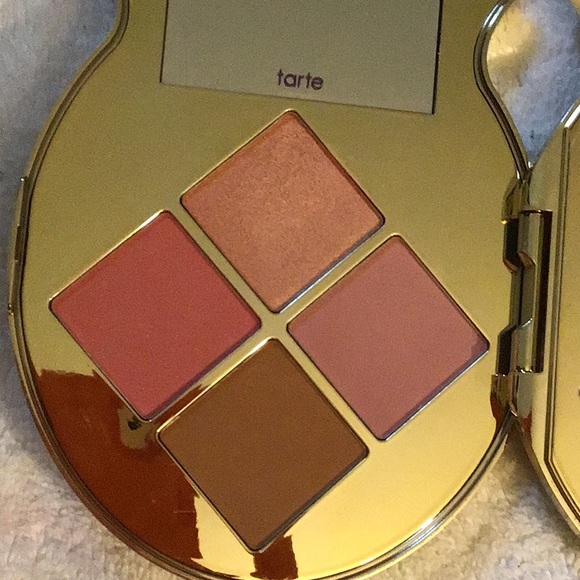 Makeup - Picture 3 of 5